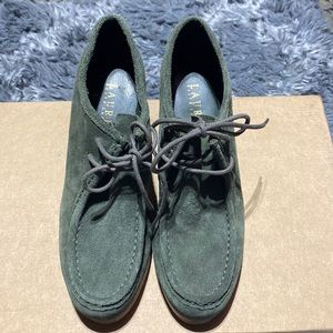 Ralph Lauren size 7 green suede wedge